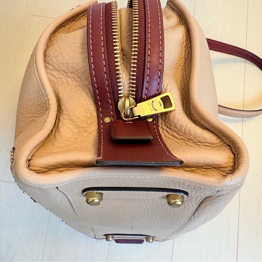 Retail Coach 1941 Rogue 30 Beechwood with leather appliqué rhinestone. - Picture 6 of 16